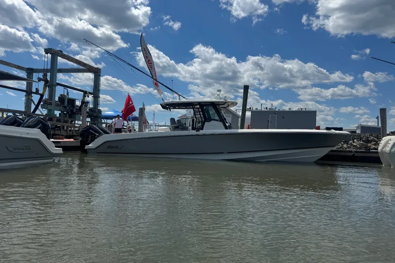 The Image of Boston Whaler 330 Outrage 2024 - 0