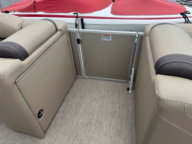 Slide: The Image of Sylvan 8522 MIRAGE CRUISE 2021 - 10
