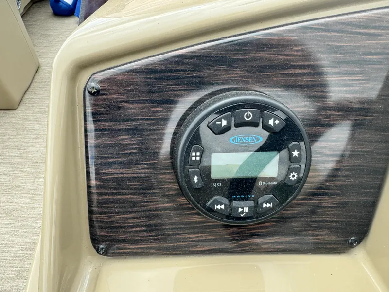 Slide: The Image of Sylvan 8522 MIRAGE CRUISE 2021 - 15