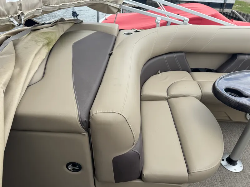Slide: The Image of Sylvan 8522 MIRAGE CRUISE 2021 - 21