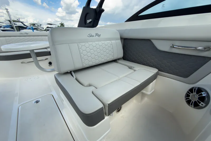Slide: The Image of Sea Ray SDX 270 Outboard 2024 - 14