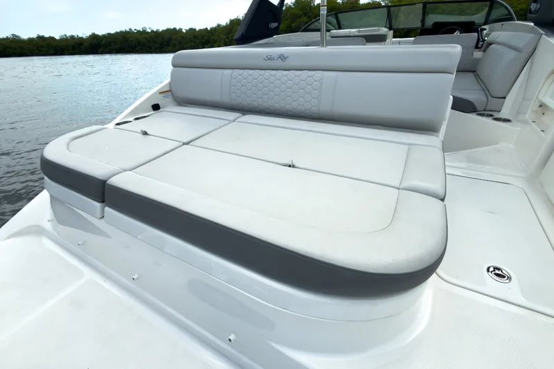 Slide: The Image of Sea Ray SDX 270 Outboard 2024 - 4