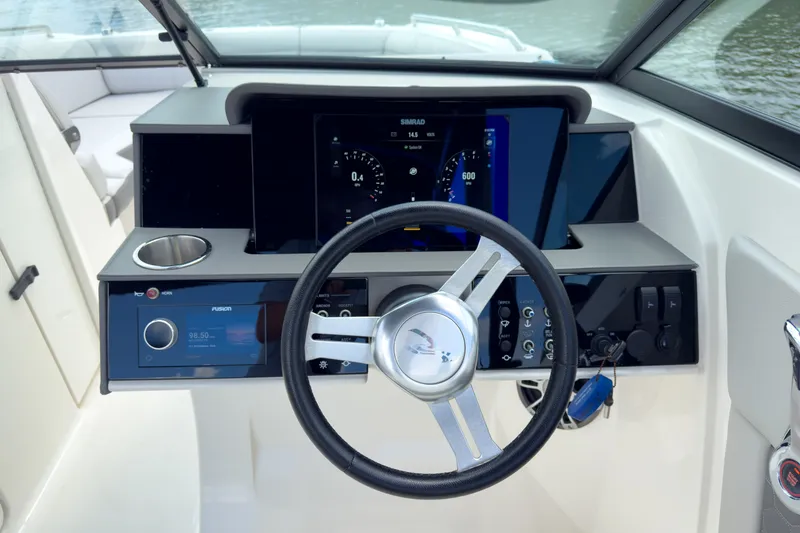 Slide: The Image of Sea Ray SDX 270 Outboard 2024 - 11