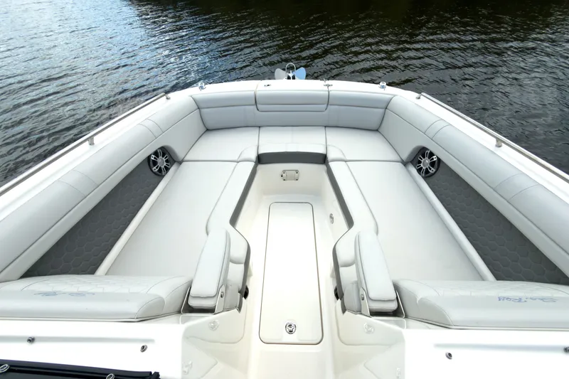 Slide: The Image of Sea Ray SDX 270 Outboard 2024 - 17