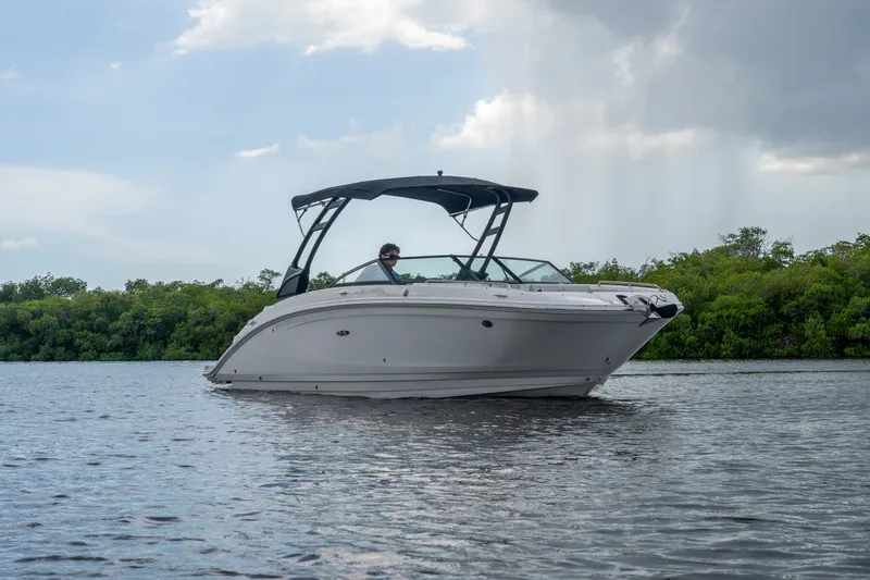 Slide: The Image of Sea Ray SDX 270 Outboard 2024 - 26