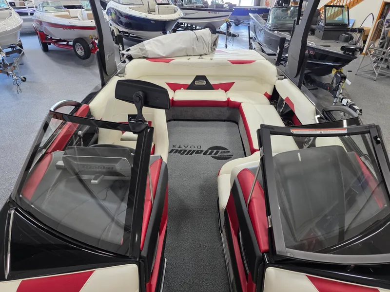 Slide: The Image of Malibu 22VLX 2018 - 10