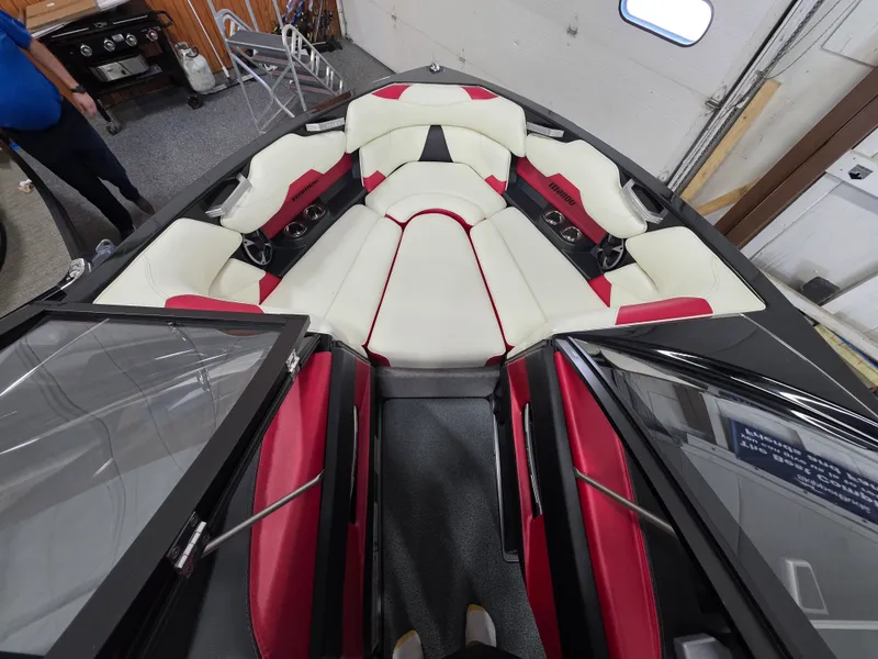 Slide: The Image of Malibu 22VLX 2018 - 6