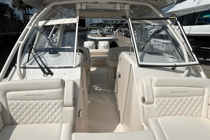 Slide: The Image of Grady-White Freedom 285 2026 - 12