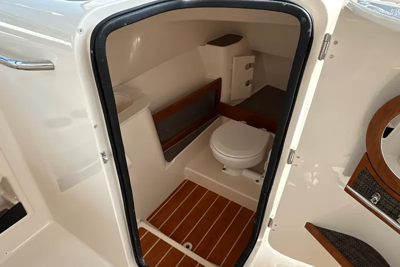 Slide: The Image of Grady-White Freedom 285 2026 - 17