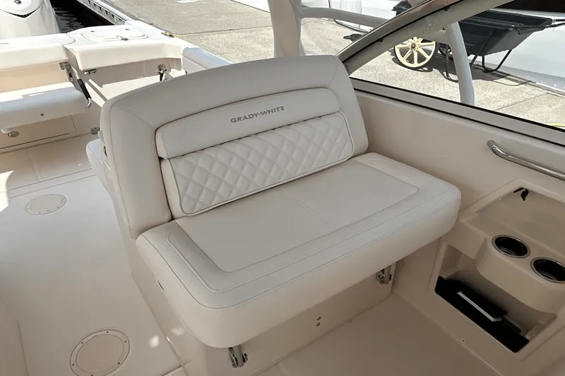 Slide: The Image of Grady-White Freedom 285 2026 - 18