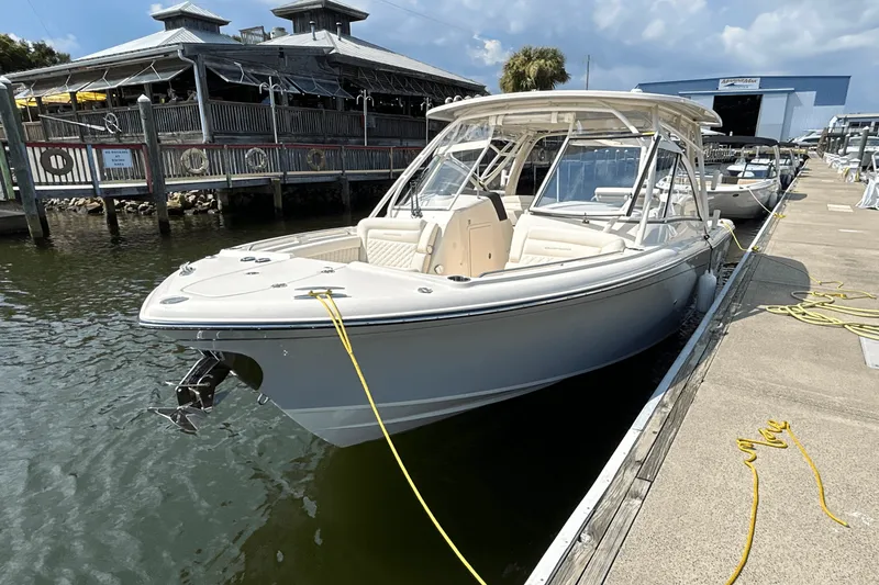 Slide: The Image of Grady-White Freedom 285 2026 - 25