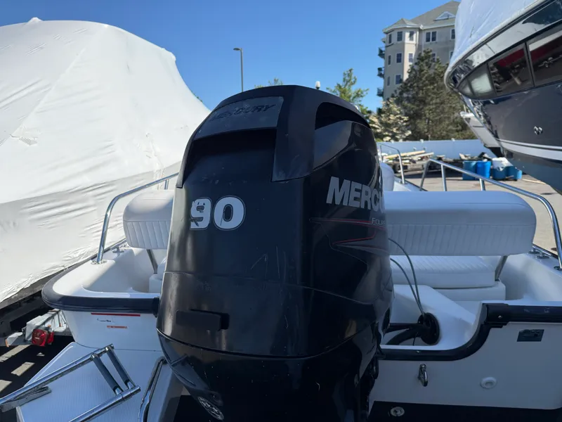 Slide: The Image of Boston Whaler 170 MONTAUK 2014 - 4
