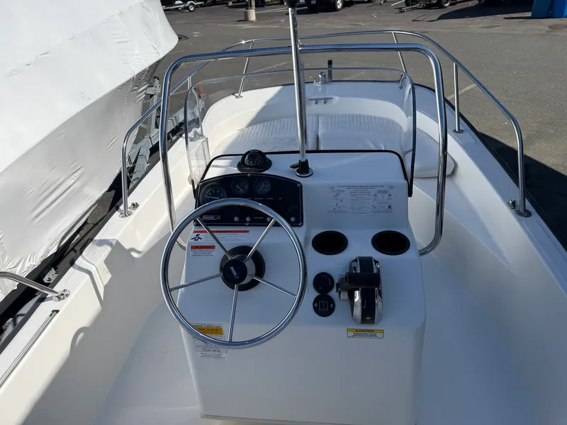 Slide: The Image of Boston Whaler 170 MONTAUK 2014 - 6