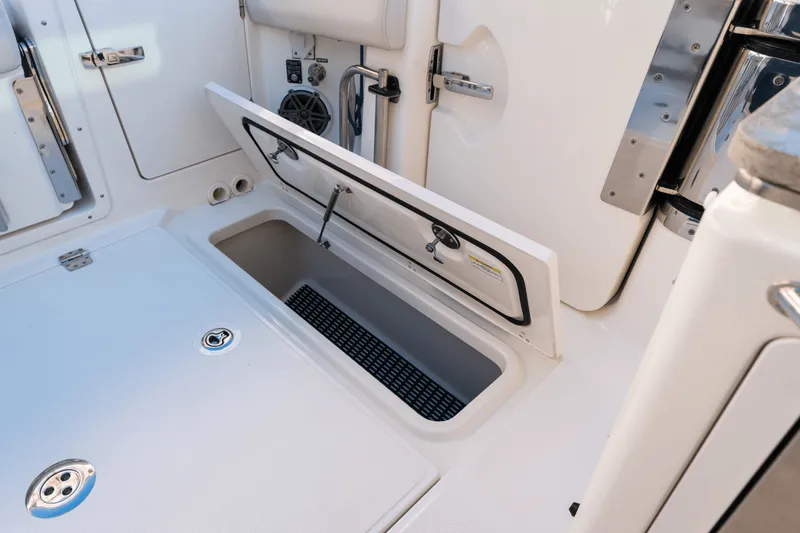 Slide: The Image of Boston Whaler 380 Realm 2024 - 114