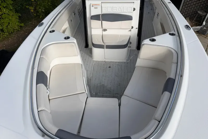 Slide: The Image of Robalo R302 2017 - 10