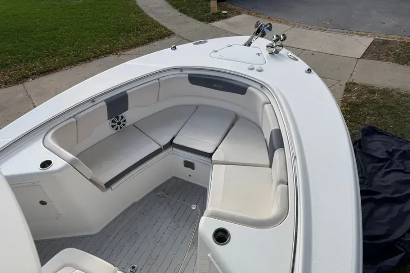 Slide: The Image of Robalo R302 2017 - 9