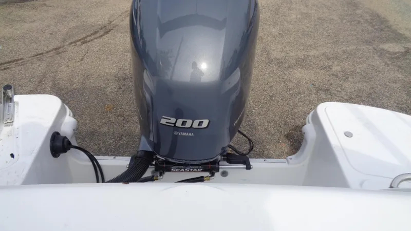 Slide: The Image of Hurricane SunDeck 2200 OB 2018 - 10