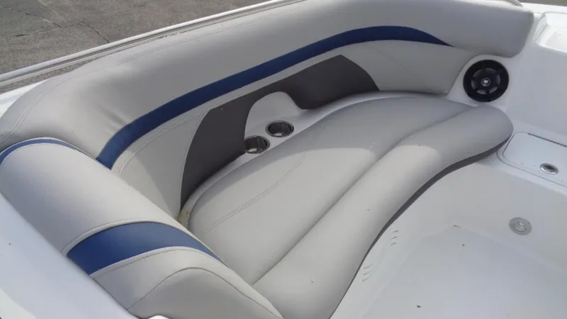 Slide: The Image of Hurricane SunDeck 2200 OB 2018 - 13