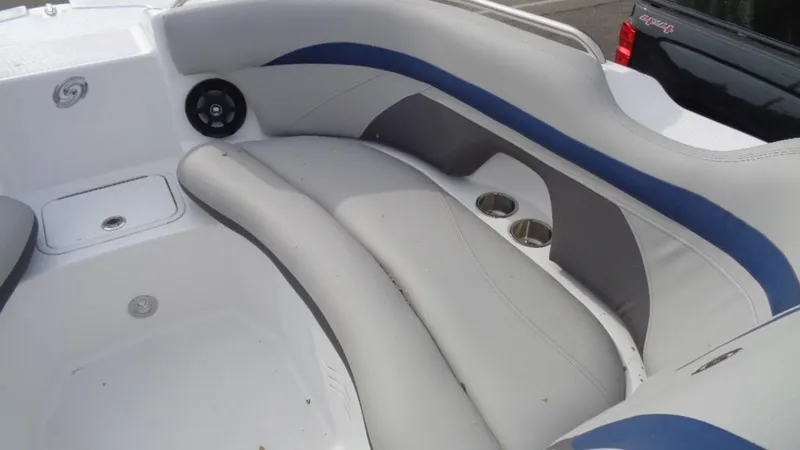 Slide: The Image of Hurricane SunDeck 2200 OB 2018 - 14