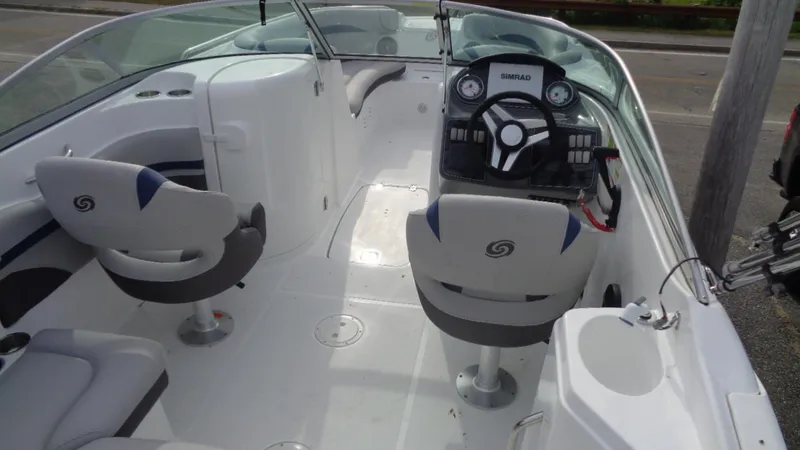 Slide: The Image of Hurricane SunDeck 2200 OB 2018 - 5