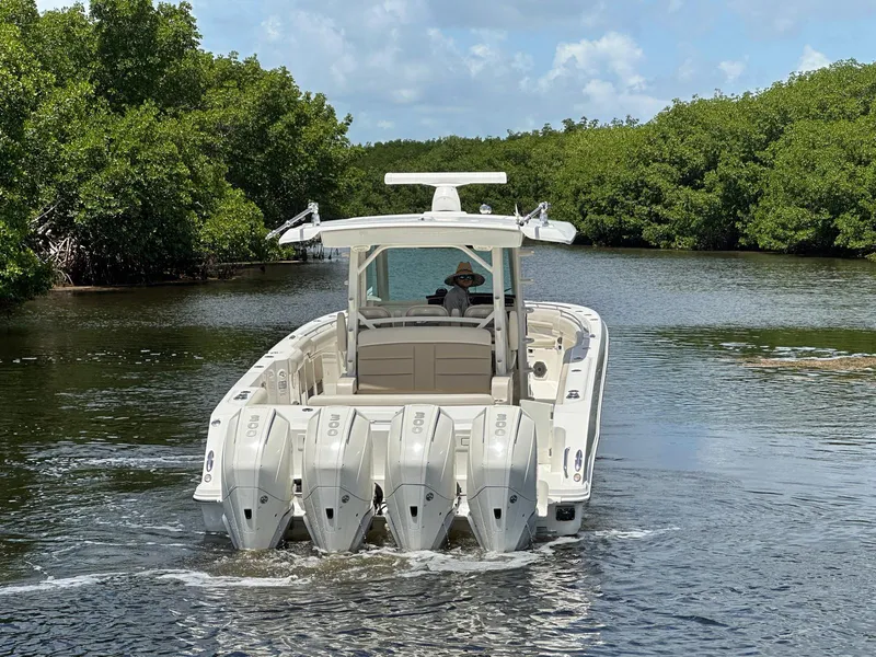 Slide: The Image of Boston Whaler 380 OUTRAGE 2021 - 8