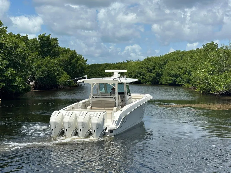 Slide: The Image of Boston Whaler 380 OUTRAGE 2021 - 9