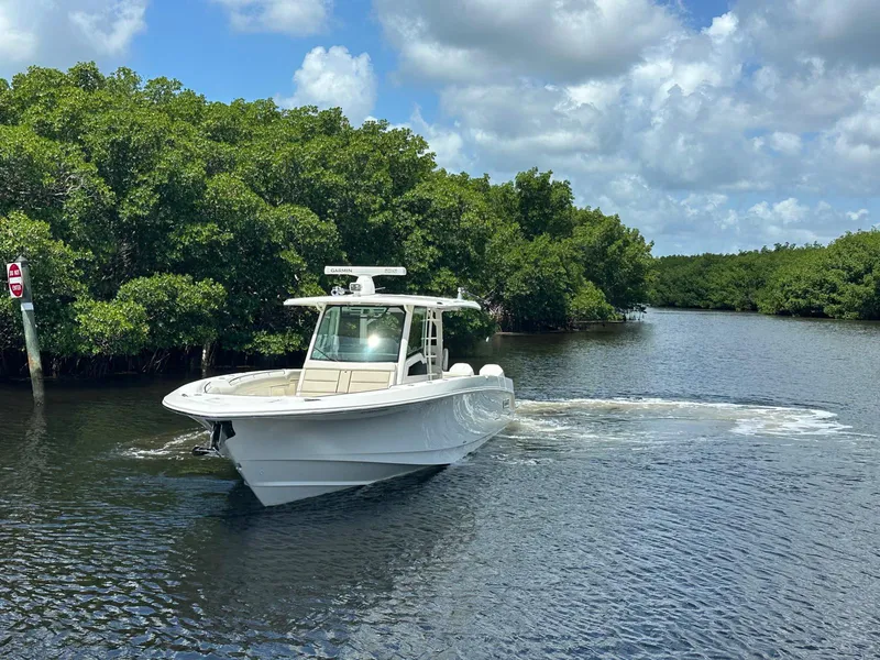 Slide: The Image of Boston Whaler 380 OUTRAGE 2021 - 5