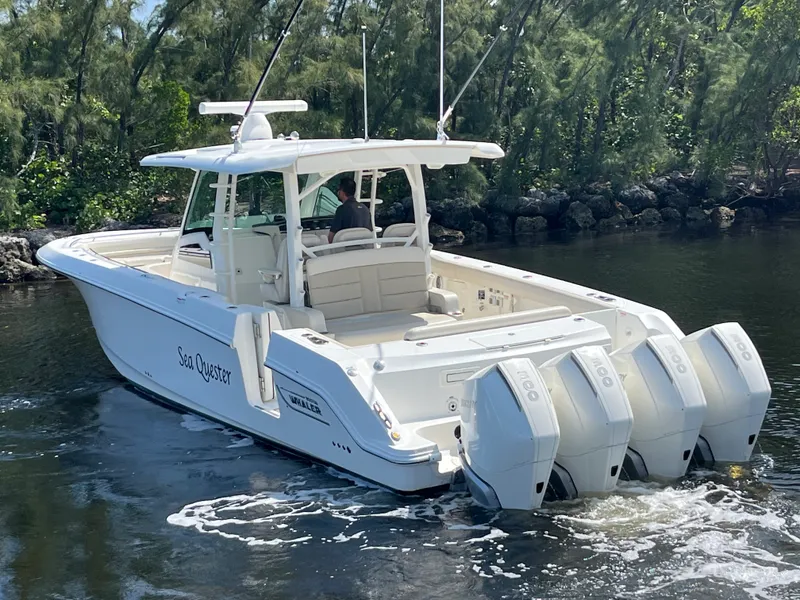 Slide: The Image of Boston Whaler 380 OUTRAGE 2021 - 2