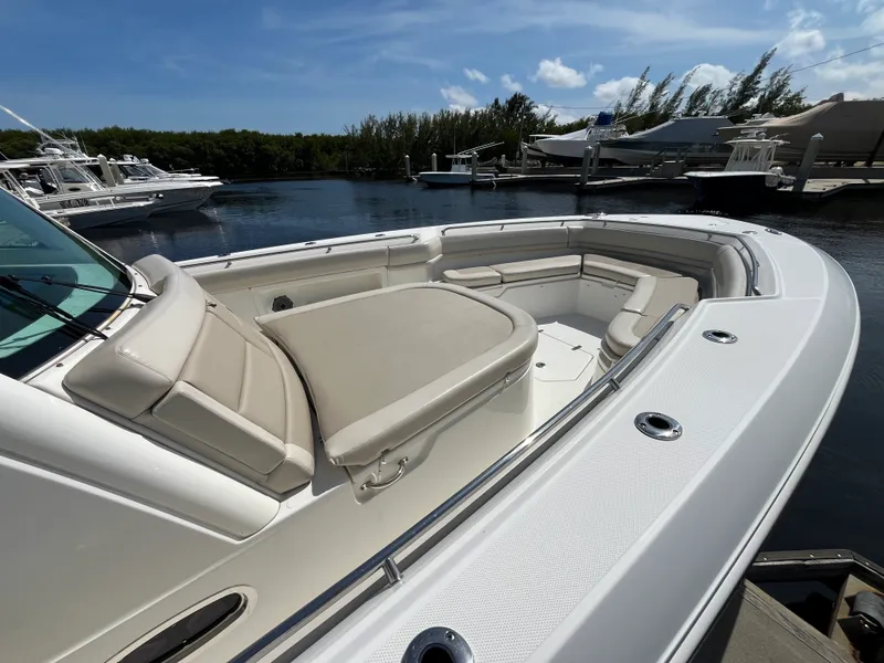 Slide: The Image of Boston Whaler 380 OUTRAGE 2021 - 3