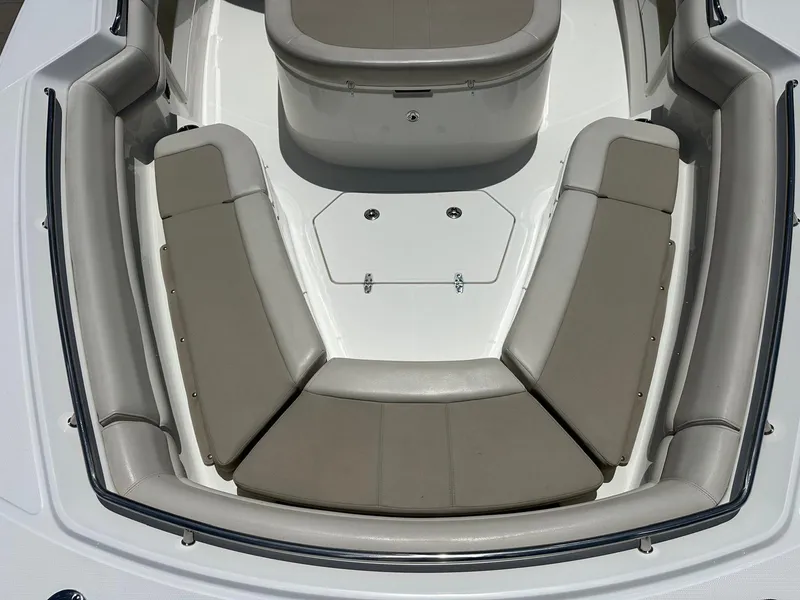 Slide: The Image of Boston Whaler 380 OUTRAGE 2021 - 15