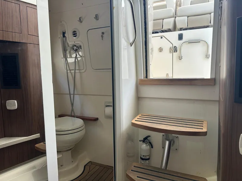 Slide: The Image of Boston Whaler 380 OUTRAGE 2021 - 28