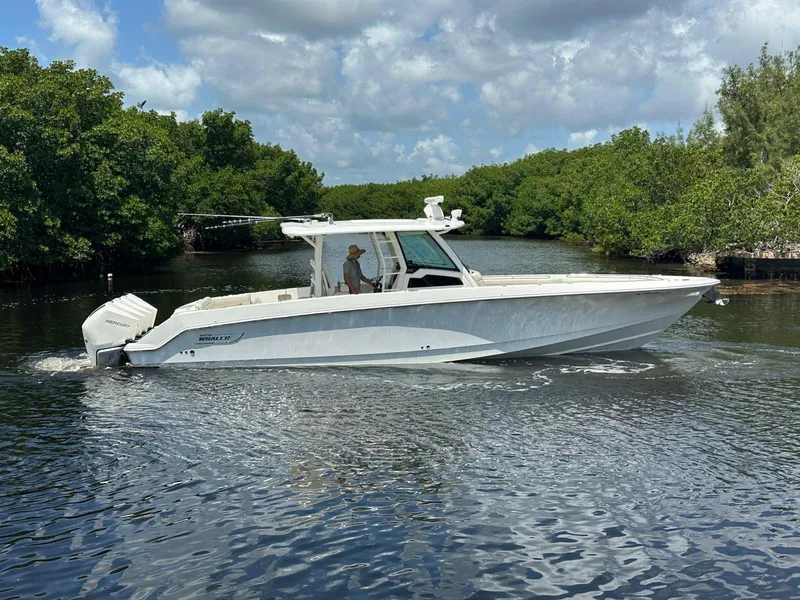 Slide: The Image of Boston Whaler 380 OUTRAGE 2021 - 11