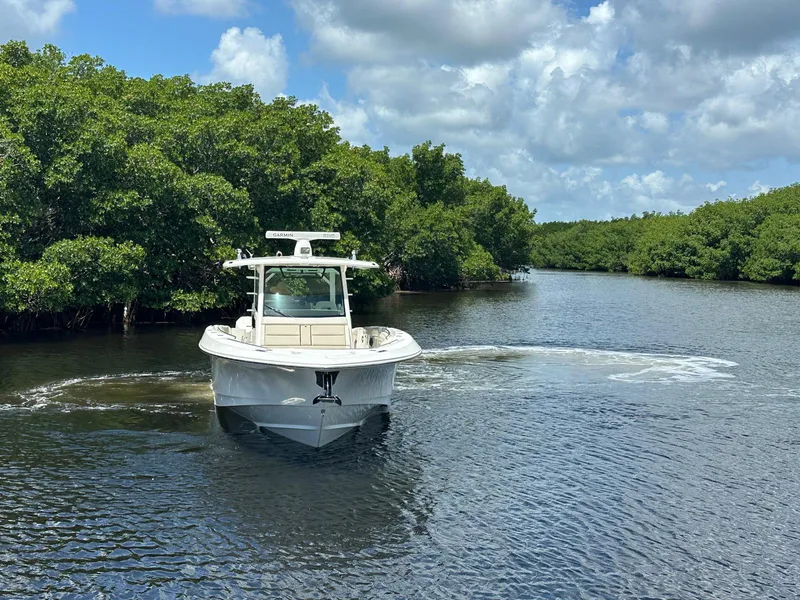 Slide: The Image of Boston Whaler 380 OUTRAGE 2021 - 4