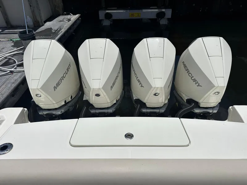 Slide: The Image of Boston Whaler 380 OUTRAGE 2021 - 33