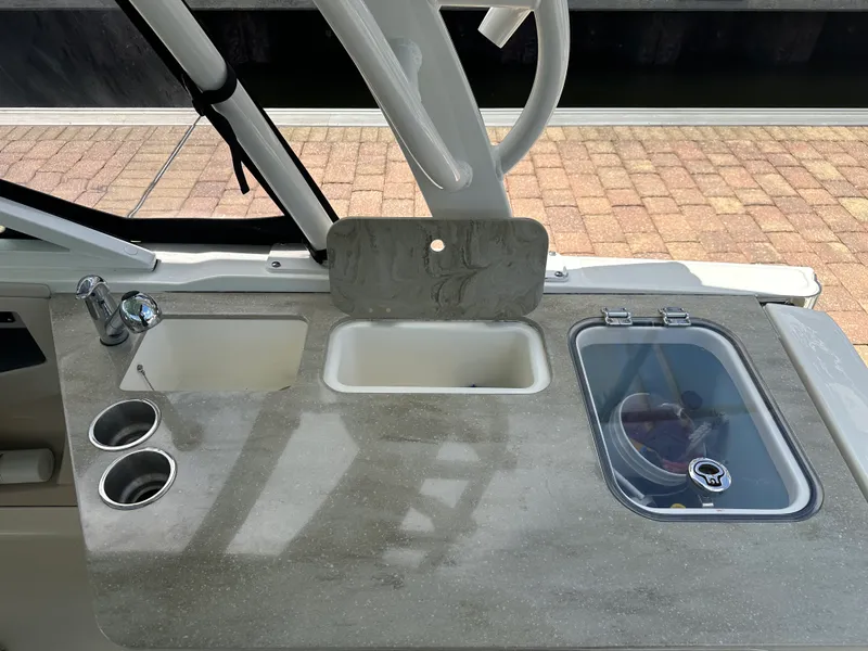 Slide: The Image of Boston Whaler 320 VANTAGE 2023 - 19