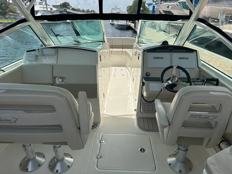 Slide: The Image of Boston Whaler 320 VANTAGE 2023 - 23