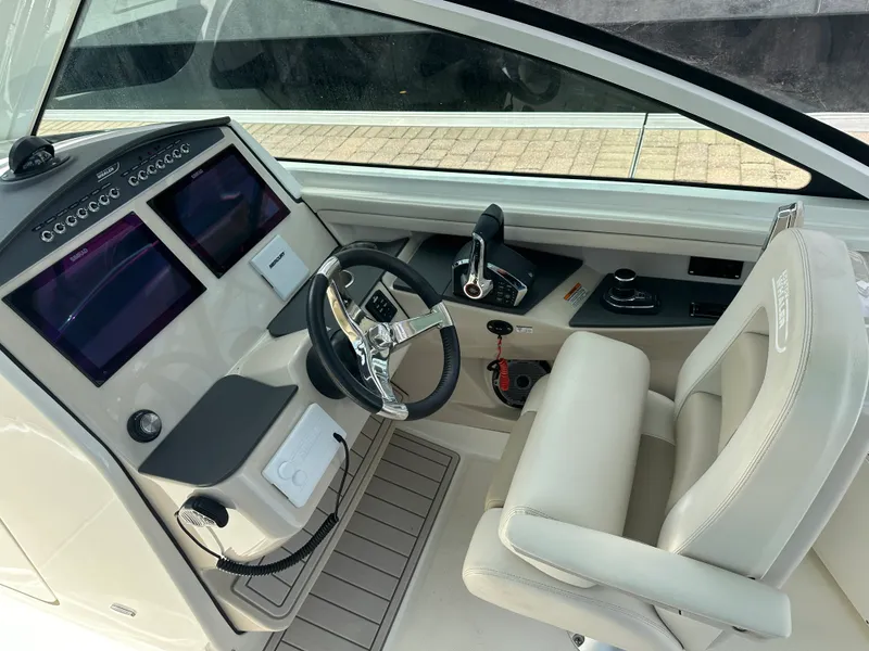 Slide: The Image of Boston Whaler 320 VANTAGE 2023 - 24