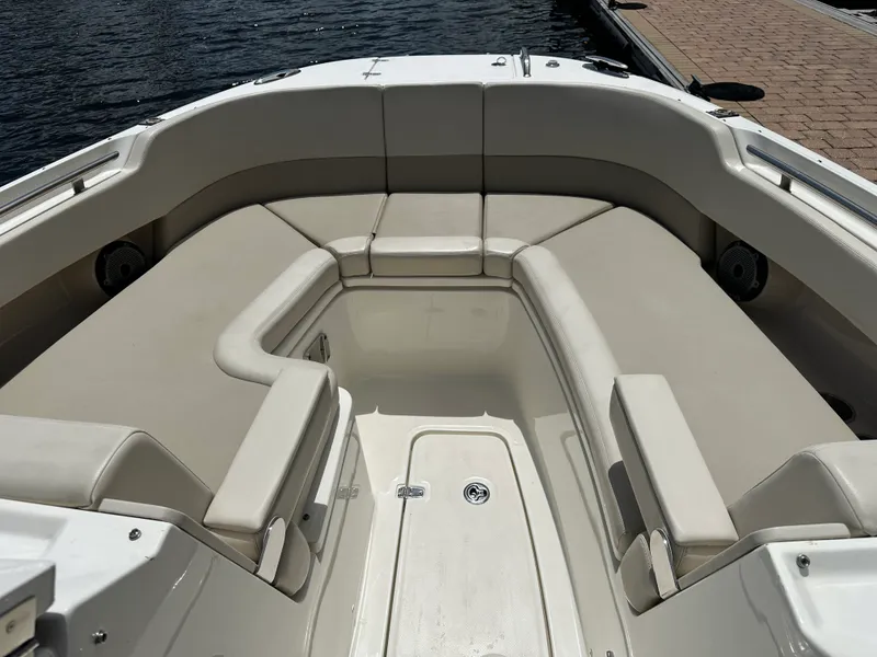 Slide: The Image of Boston Whaler 320 VANTAGE 2023 - 46