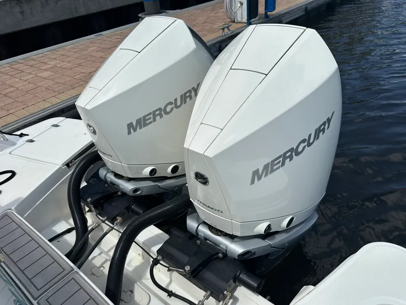 Slide: The Image of Boston Whaler 320 VANTAGE 2023 - 9