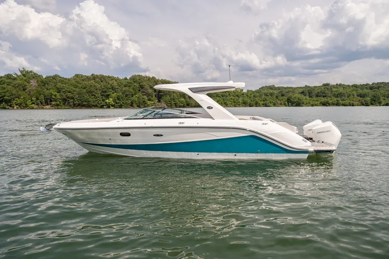 Slide: The Image of Sea Ray 310 SLX OB 2021 - 18