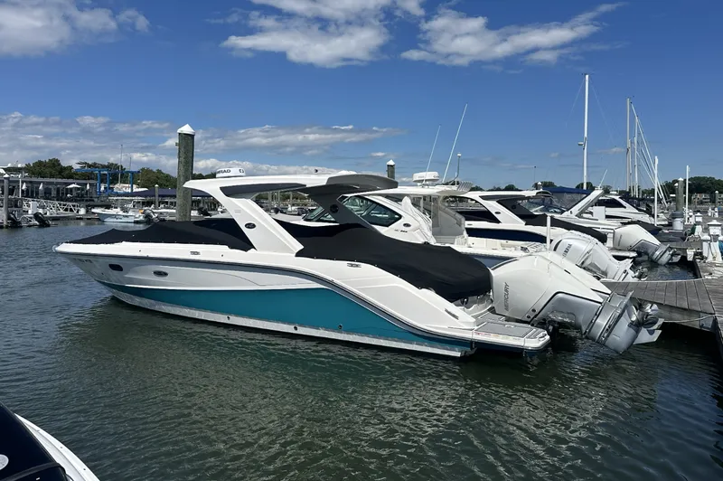 Slide: The Image of Sea Ray 310 SLX OB 2021 - 5