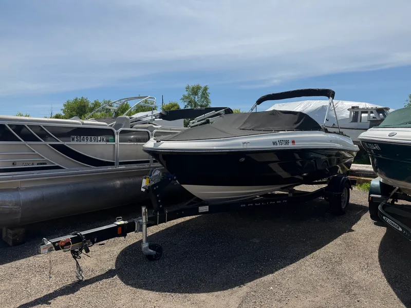 The Image of Bayliner VR4 Bowrider 2023 - 0