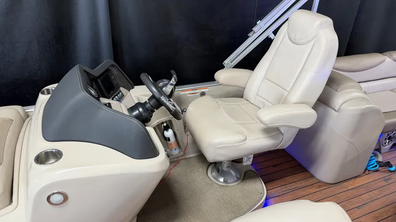 Slide: The Image of Avalon 2585 CATALINA ENT 2018 - 49
