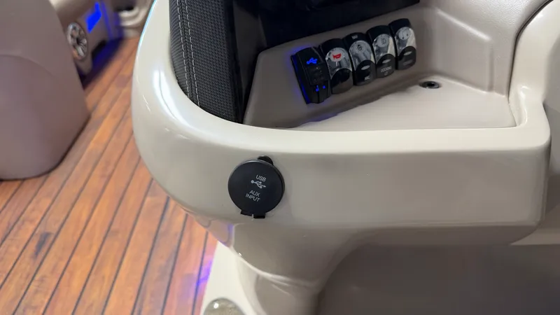 Slide: The Image of Avalon 2585 CATALINA ENT 2018 - 59