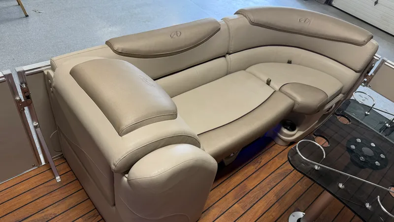 Slide: The Image of Avalon 2585 CATALINA ENT 2018 - 62