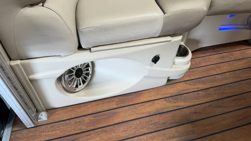Slide: The Image of Avalon 2585 CATALINA ENT 2018 - 77
