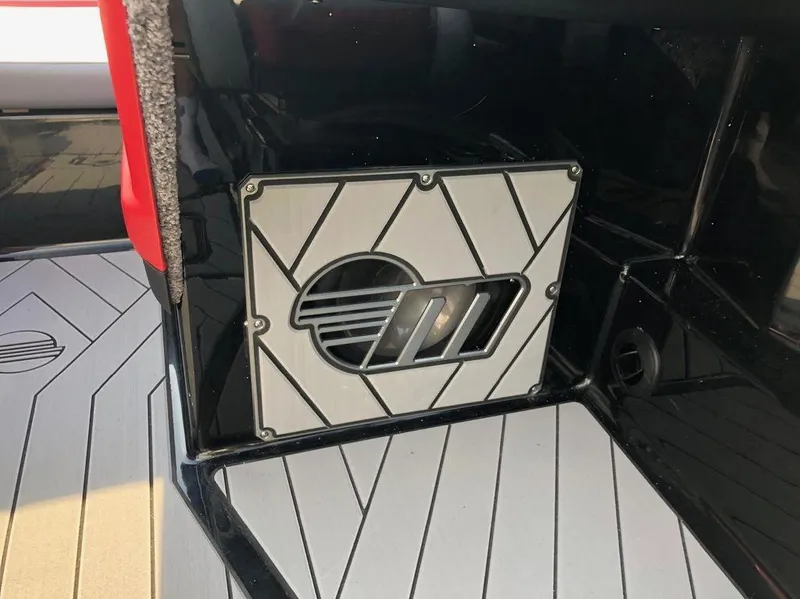 Slide: The Image of Malibu Wakesetter 23 LSV 2018 - 14