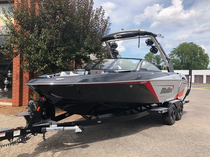 Slide: The Image of Malibu Wakesetter 23 LSV 2018 - 25