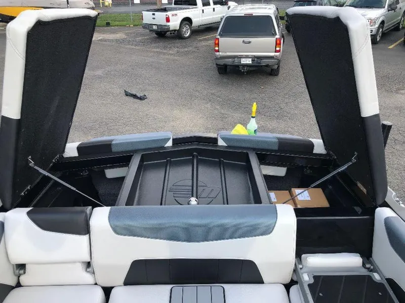 Slide: The Image of Malibu Wakesetter 23 LSV 2018 - 32