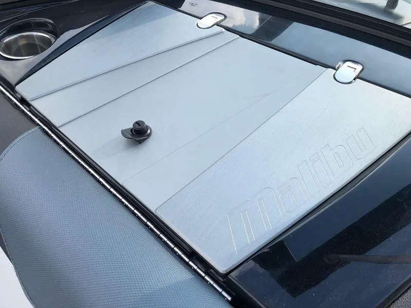 Slide: The Image of Malibu Wakesetter 23 LSV 2018 - 4